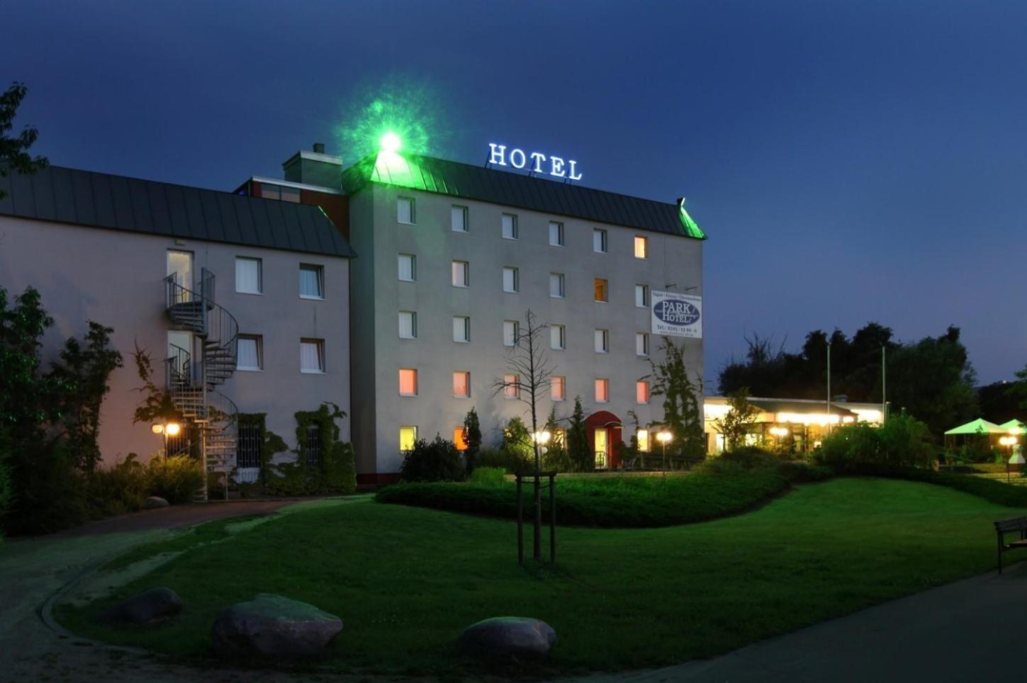 Parkhotel Neubrandenburg Exterior photo
