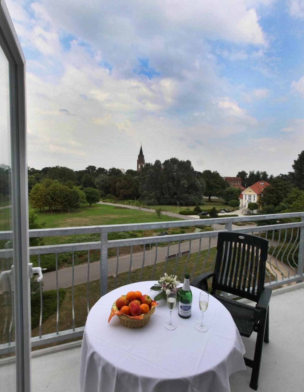 Parkhotel Neubrandenburg Exterior photo